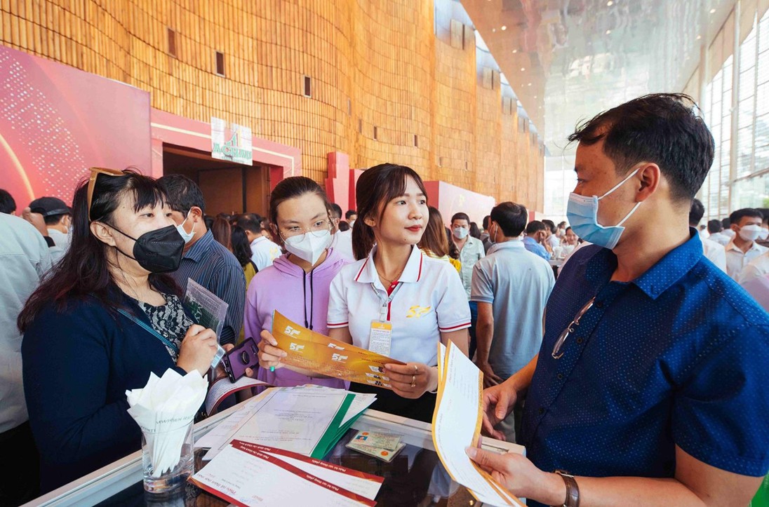 Xu Hướng Đầu Tư 2025: Bất động sản trên đà phục hồi