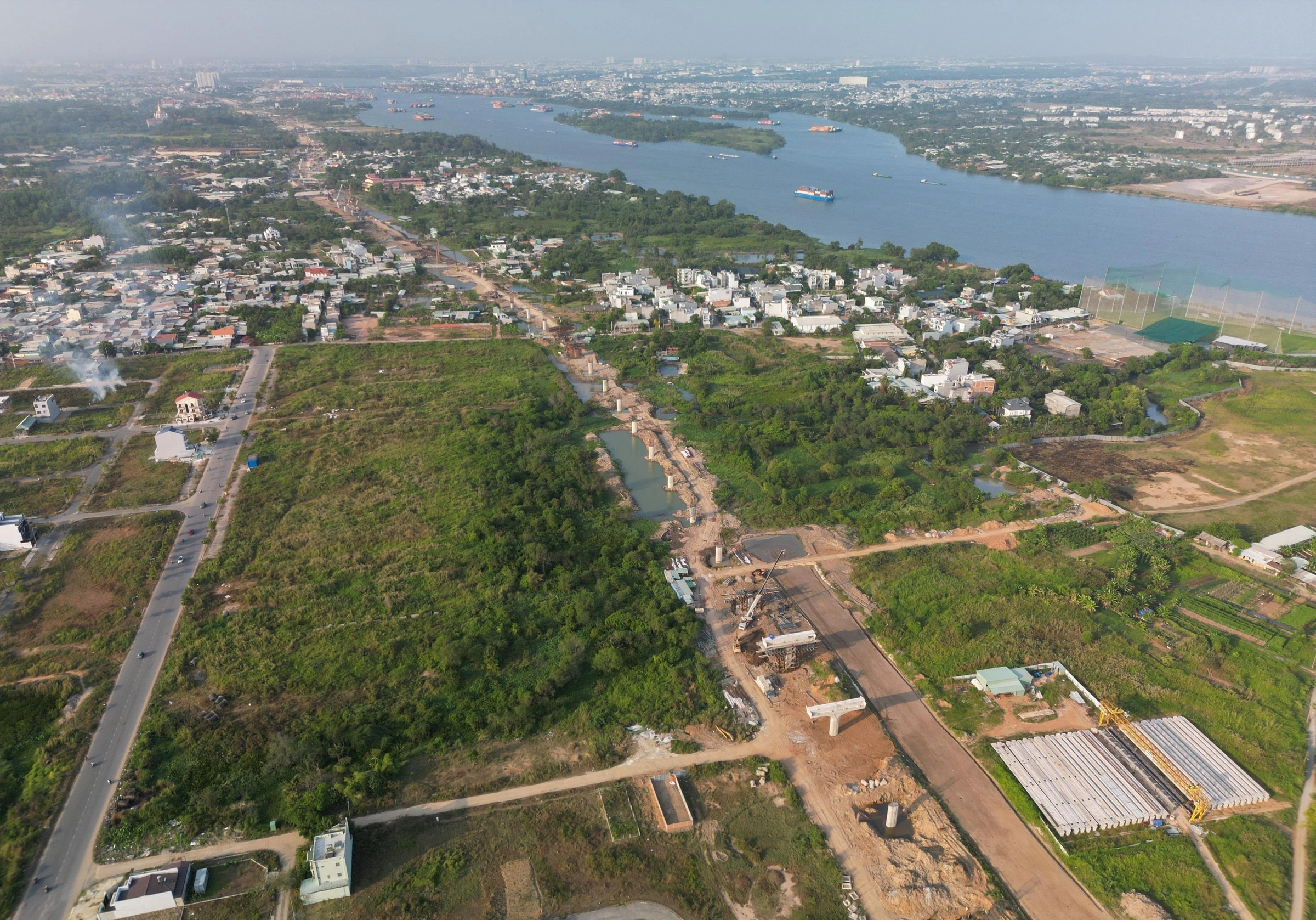 Đất nền vẫn giữ giá cao dù nhu cầu giảm mạnh