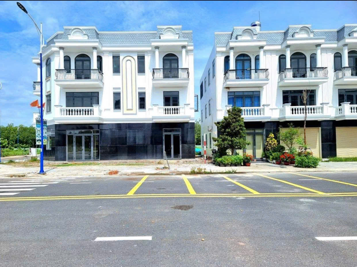 nhà phố 1 trệt 2 lầu * sổ sẵn * tại TTHC Bàu Bàng