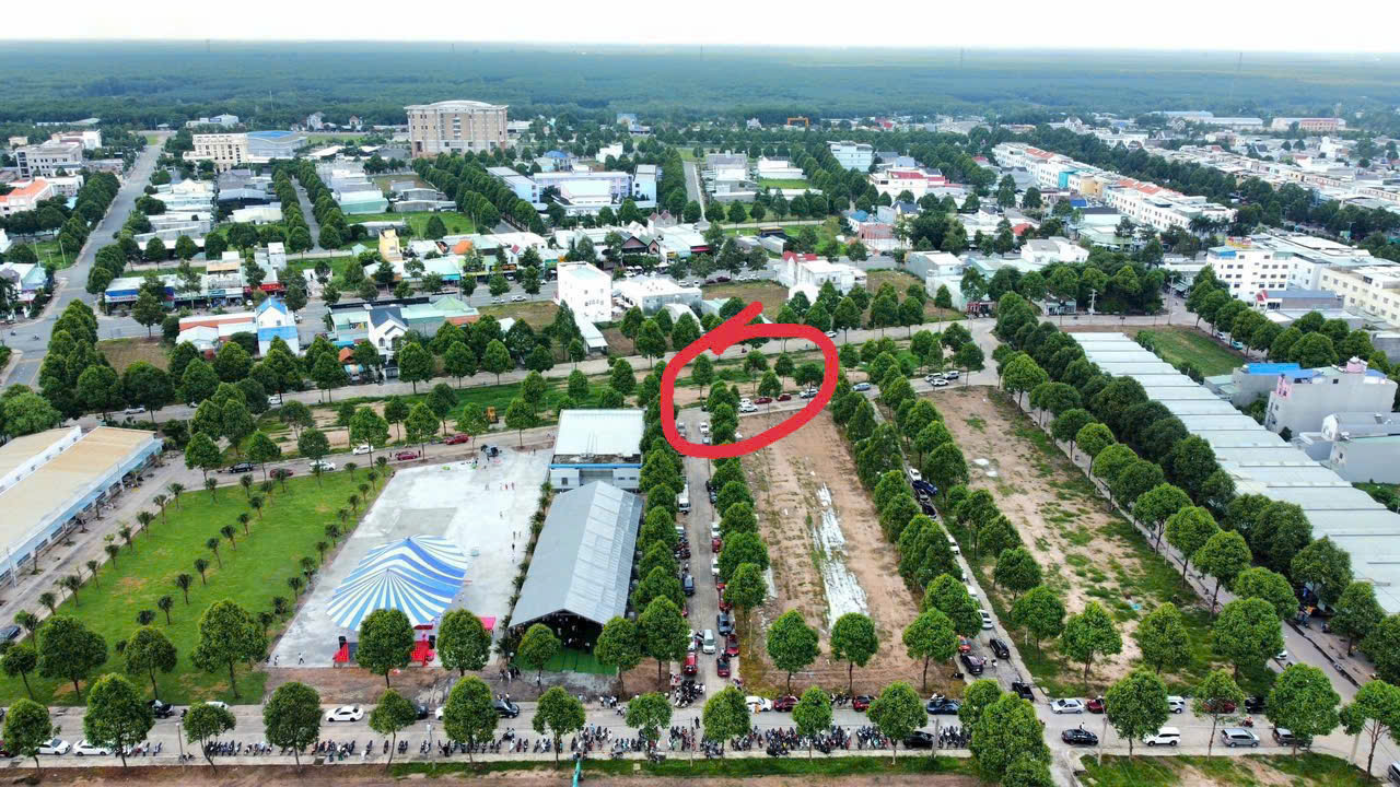 em còn 1 lô duy nhất sổ sẵn ngay TTHC Bàu Bàng